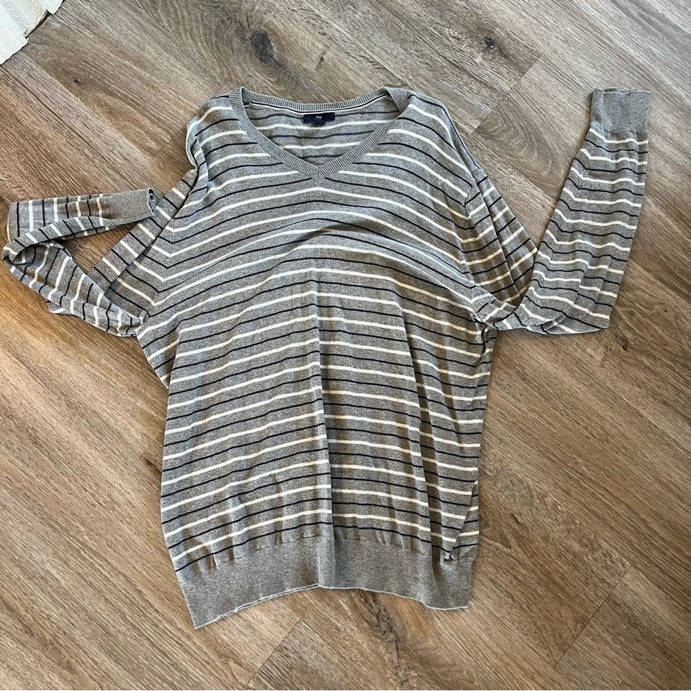 GAP sweater